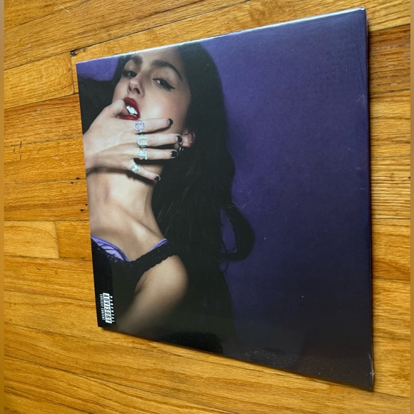 Olivia Rodrigo SIGNED Guts Black Vinyl SEALED NEW - Picture 1 of 2